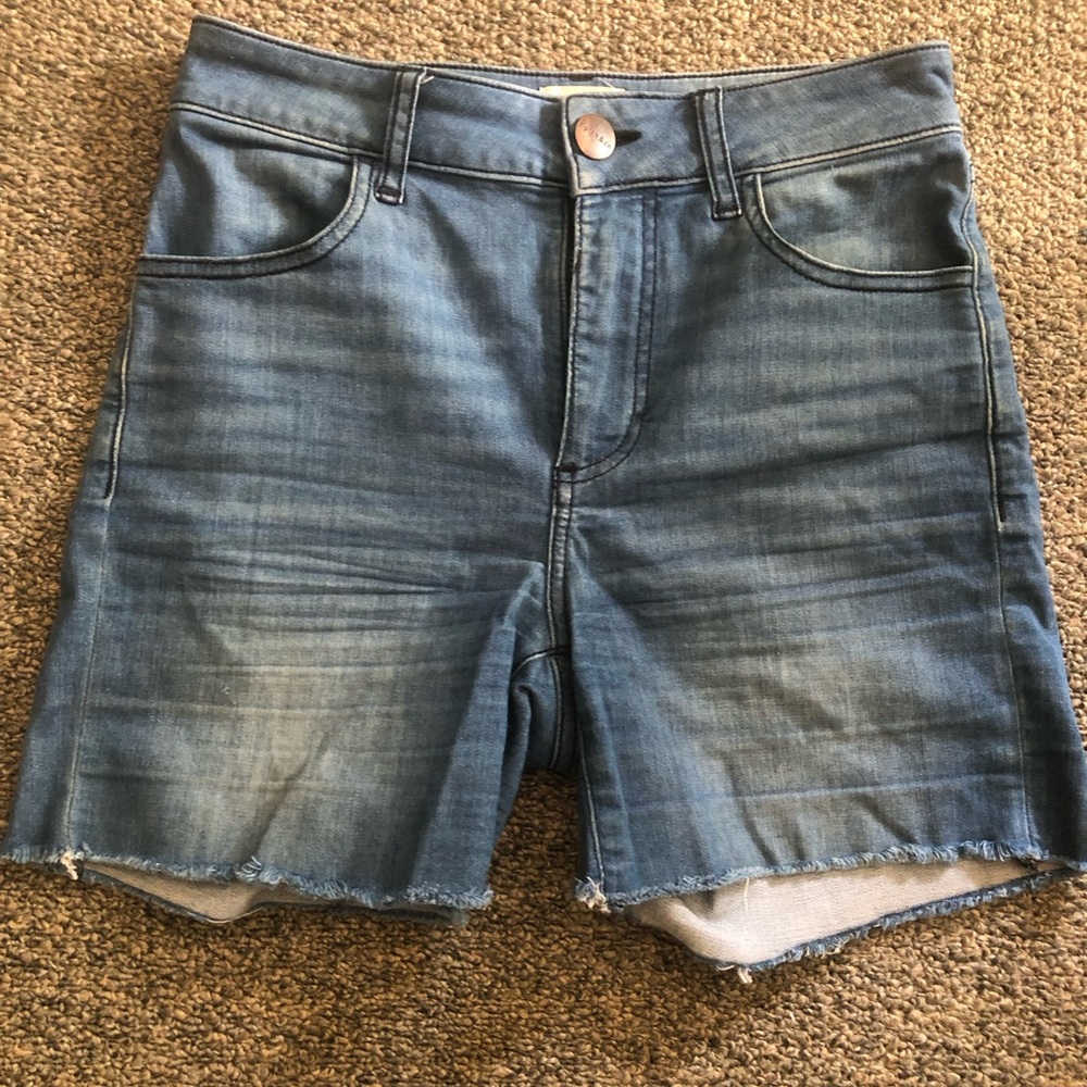 High-Rise Blue Denim Jean Jorts. Super stretchy! Size 25